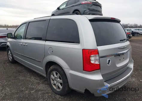 2011 Chrysler Town & Country Touring z USA, uszkodzony, nr VIN 2A4RR5DG0BR667025